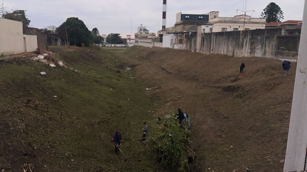 El Municipio se hace cargo de la limpieza en terrenos ferroviarios en El Tropezón